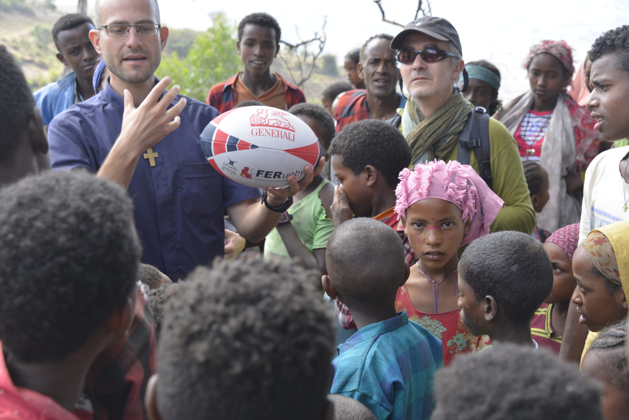 Los fotógrafos Joaquín Rivero y José Martín llevan el rugby español a Etiopía