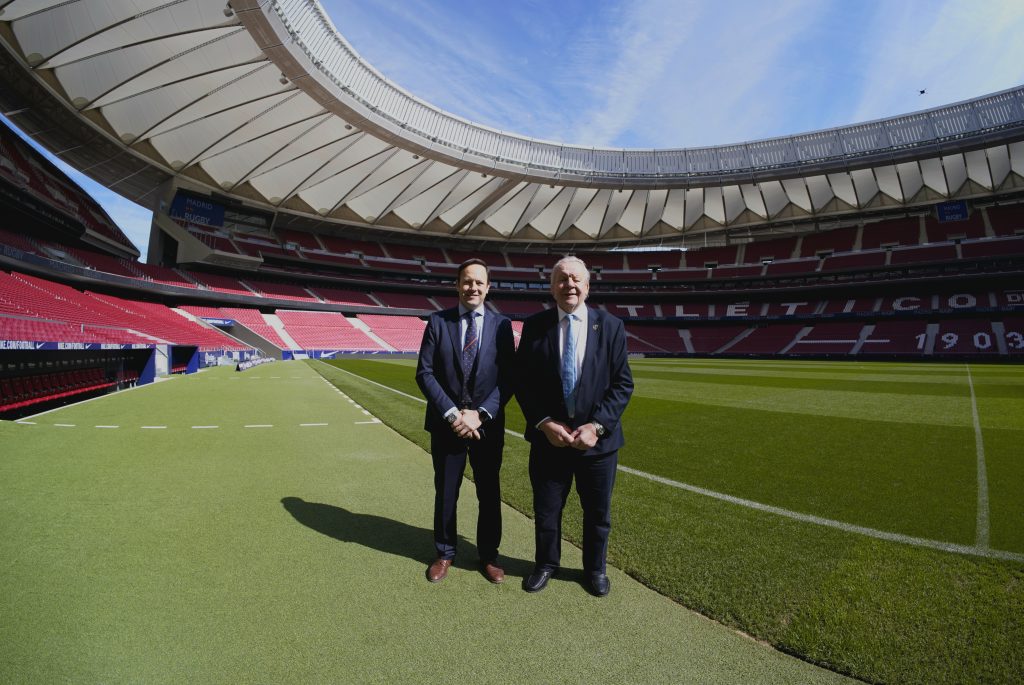 Juan Carlos Martín, presidente de la RFER, junto a Bill Beaumont, presidente de World Rugby.