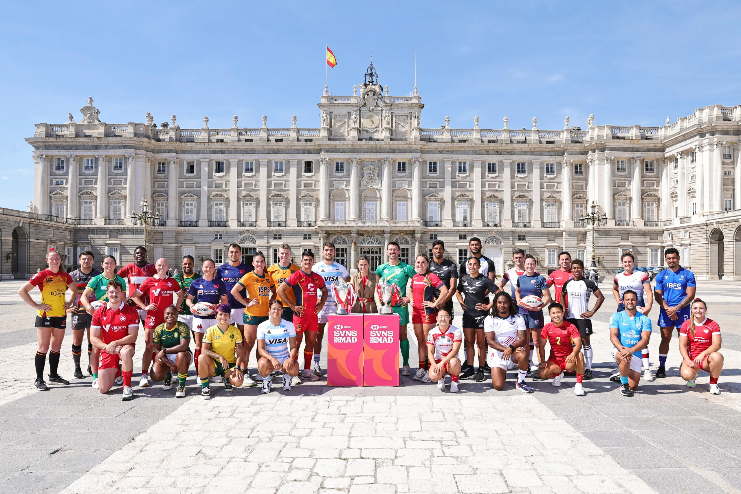 Los 32 capitanes de las SVNS de Madrid se reúnen en el Palacio Real