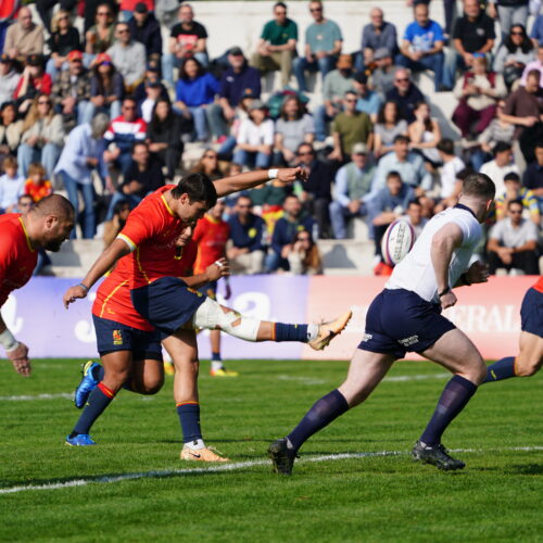 España supera 33-24 a Uruguay en un partido marcado por el homenaje a Valencia