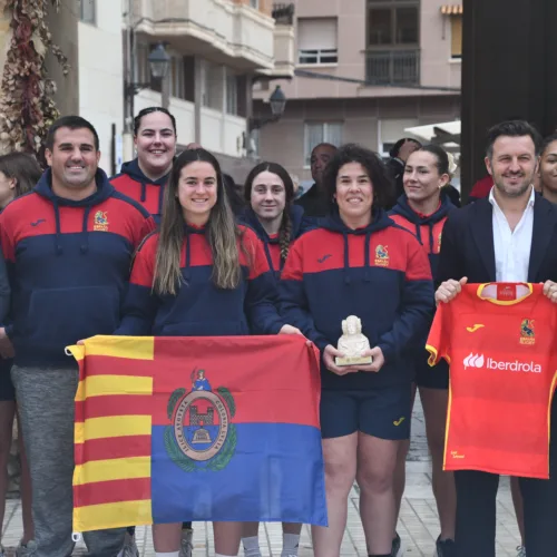 El Alcalde de Elche recibe a Las Leonas, antes del arranque de su preparación mundialista