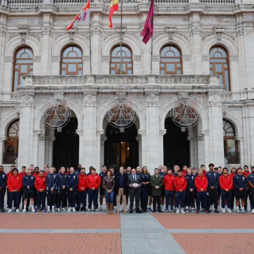 Valladolid calienta motores para el España-Inglaterra A: recepción oficial a los equipos en la Plaza Mayor