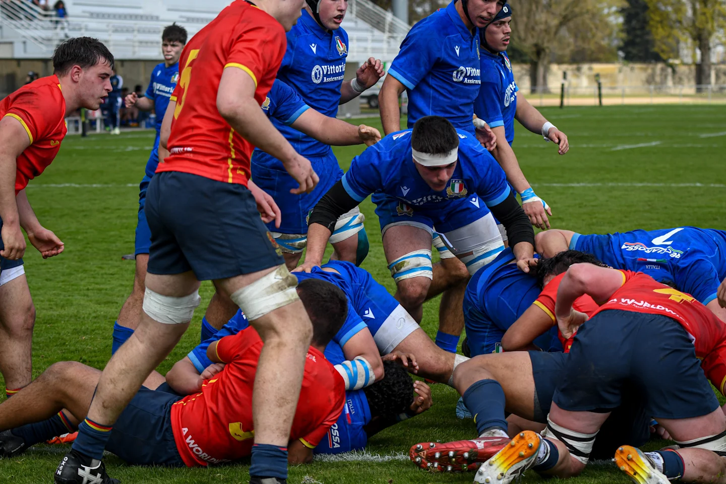 España M18 compite de tú a tú contra Italia pero termina cayendo en su debut en el Festival 6 Naciones